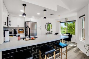 Fridge, microwave, oven, stovetop - Beautifully Updated 2 Bedroom Condo with Stunning Views (La Quinta)