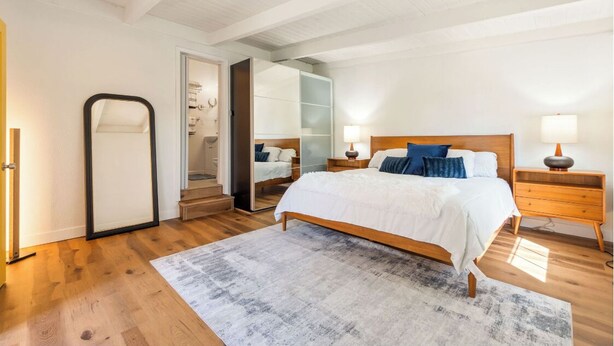 2 bedrooms, iron/ironing board, WiFi (free), bed sheets