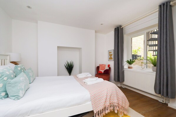 1 bedroom, iron/ironing board, WiFi, bed sheets