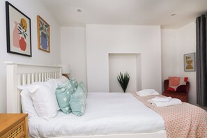1 habitación, tabla de planchar con plancha, wifi y ropa de cama 