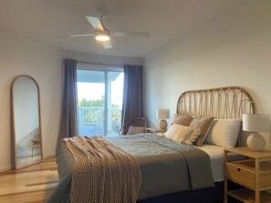 4 室のベッドルーム、WiFi (無料)、ベッドシーツ