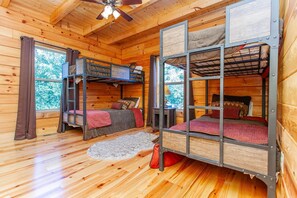 3 bedrooms, free WiFi, bed sheets - Altitude Adjustment Magnificent Custom Cabin with Breathtaking Views (Bryson City)