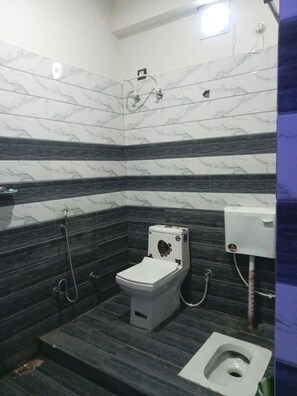 Een douche, handdoeken