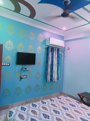Desk, free WiFi - Royal Villa Guest House (Purnia)