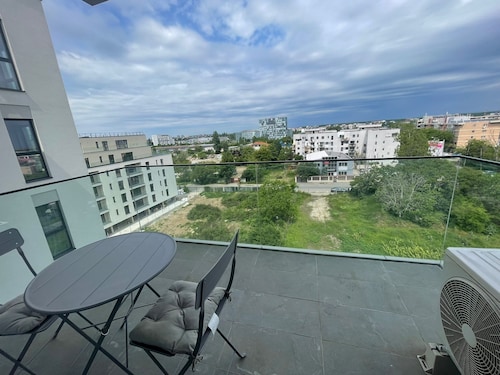 Chic apartment with AC and WiFi in brilliant Bucharest
Fully furnished 2 TV 