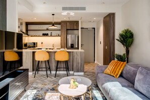 Apartment - Upscale Urban Haven at City Suite 906 (Cape Town)