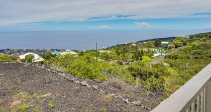 Captain Cook Bungalow w/ Panoramic Ocean Views!