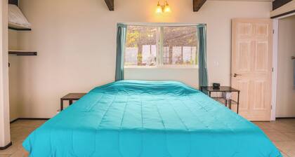 Captain Cook Bungalow w/ Panoramic Ocean Views!