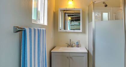 Captain Cook Bungalow w/ Panoramic Ocean Views!