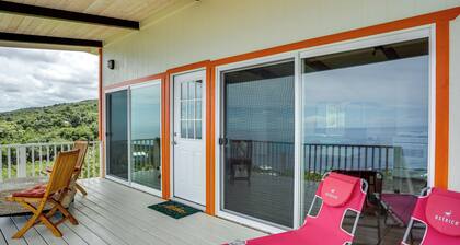 Captain Cook Bungalow w/ Panoramic Ocean Views!