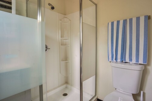 Captain Cook Bungalow w/ Panoramic Ocean Views!