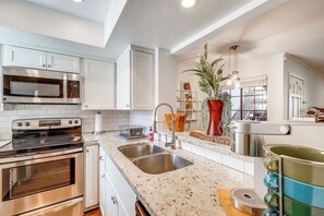 Interior - Quiet Condo w/ Pool Access, Near Arizona Boardwalk (Scottsdale)