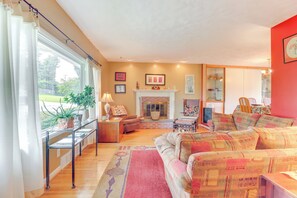 House (3 Bedrooms) | Interior - 1440 Getaway w/ Yard & Deck ~ 16 Mi to Rochester (Rush)