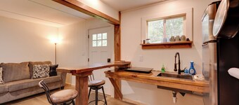 Deluxe Cabin G: 9 Mi to Worlds End State Park!