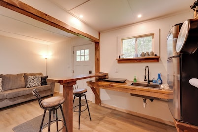 Deluxe Cabin G: 9 Mi to Worlds End State Park!
