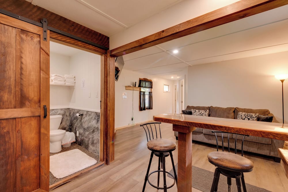 Deluxe Cabin G: 9 Mi to Worlds End State Park! - Monroe, PA