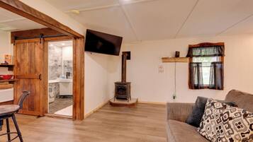 House (2 Bedrooms) | Interior