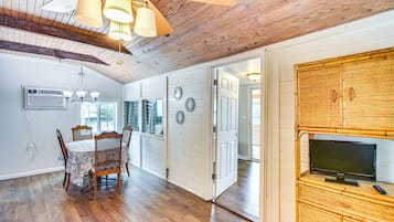 Cottage (2 Bedrooms) | Interior