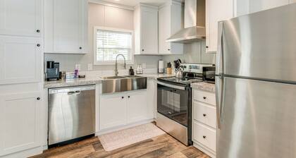 Sleek Home Near Downtown Lakeland w/ Yard!
