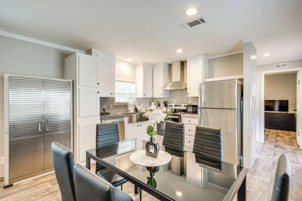 House (2 Bedrooms) | Interior