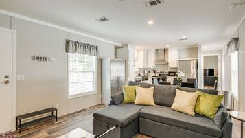 House (2 Bedrooms) | Interior