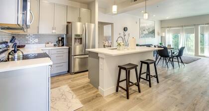 Pet-friendly Condo w/ Balcony ~ 17 Mi to Denver