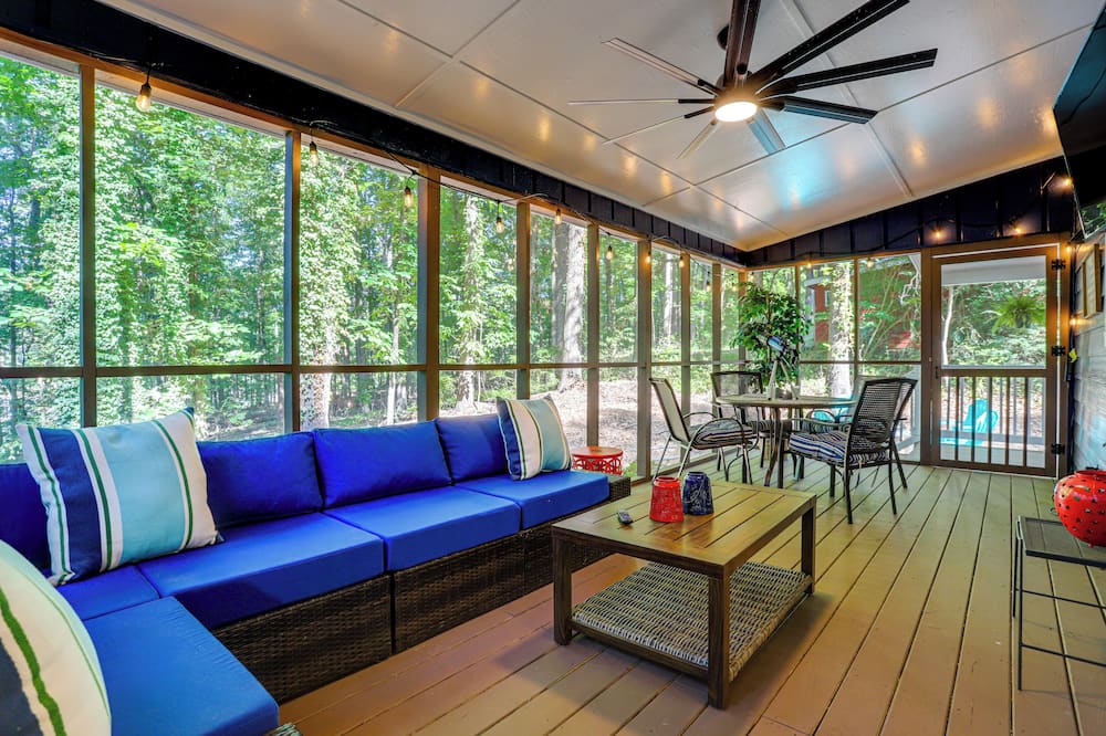 Waterfront Retreat on a Lake Lanier Cove w/ Dock - Forsyth County, GA