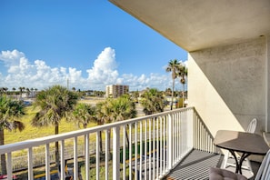 Apartment (0 Bedroom) | Interior - Daytona Beach Condo w/ Balcony: 5 Mi to Speedway! (Daytona Beach)