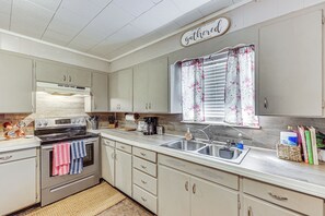 House (3 Bedrooms) | Interior - Rural Escape Near Lake Ouachita w/ Gas Grill! (Royal)