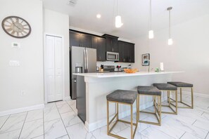 아파트 | 4 개의 침실, 책상, 인터넷