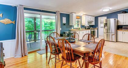 Home Near Dale Hollow Lake: Deck & Fire Pit
