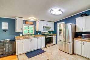 House (3 Bedrooms) | Interior
