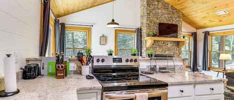 House (3 Bedrooms) | Interior