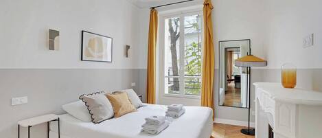 3 bedrooms, blackout drapes, iron/ironing board, free WiFi