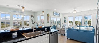 "The Tipsy Pelican: Pet Friendly & Private Pool!