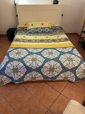 1 dormitori, planxa i posts de planxar, wifi i roba de llit 