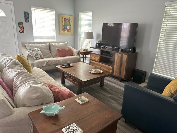 Smart-TV, DVD-Player, Bücher