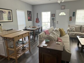 Smart-TV, DVD-Player, Bücher