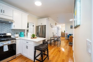 Fridge, cookware/dishes/utensils
