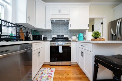 14b-Charming, beautiful 3-bedroom apartment in Boston