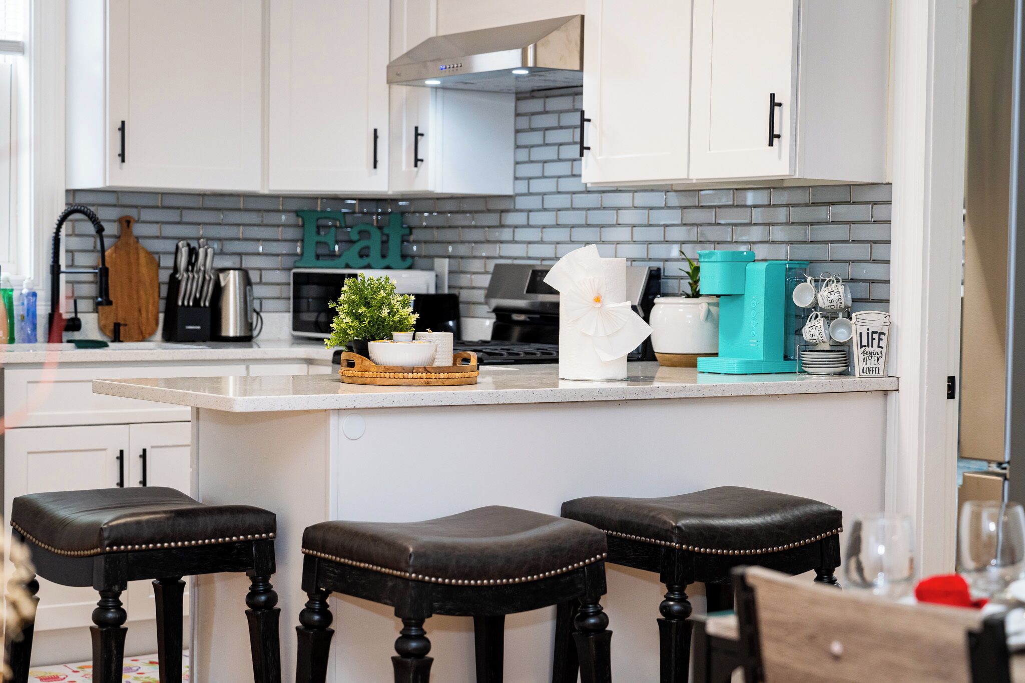 Fridge, cookware/dishes/utensils