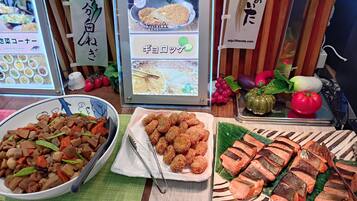 Daily buffet breakfast (JPY 1760 per person)