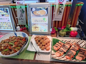 每日供应自助式早餐(每人 JPY 1760)