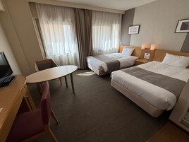 Desk, blackout drapes, iron/ironing board, free WiFi