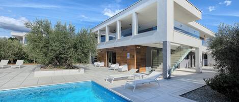 Outdoor pool, a heated pool