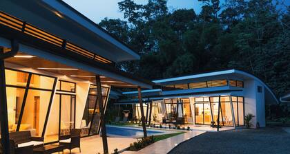 Lovely house for couples in the center of Uvita.