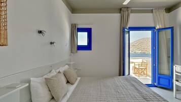 Escritorio, wifi gratis y ropa de cama