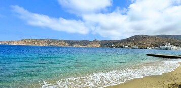 En la playa, arena blanca