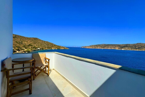 Double Room with Private Balcony | Vista a la playa o el mar