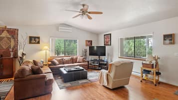 Cabin, 3 phòng ngủ | Khu phòng khách